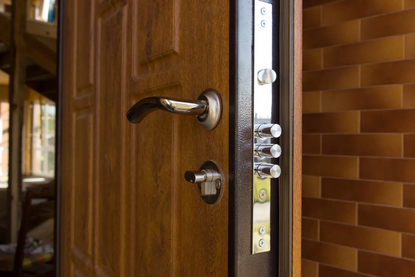Cylindre à clé brevetée Mul-T-Lock posé sur une porte d'entrée à Ozoir-la-Ferrière